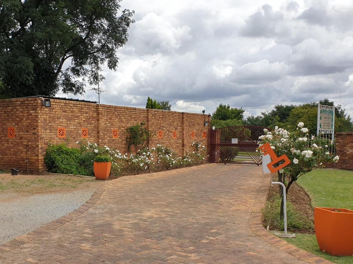 The Lazy Grape Guest Lodge & Spa Benoni Luaran gambar