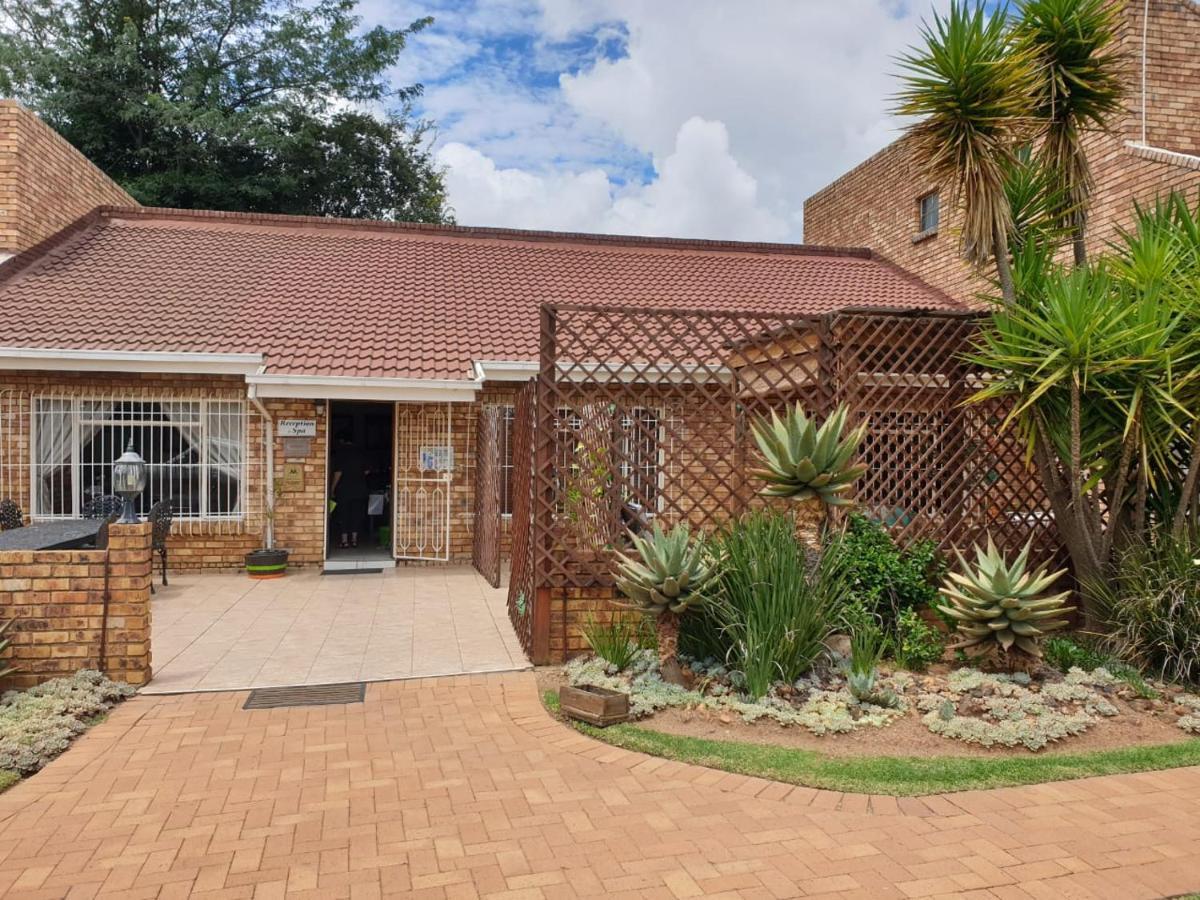 The Lazy Grape Guest Lodge & Spa Benoni Luaran gambar